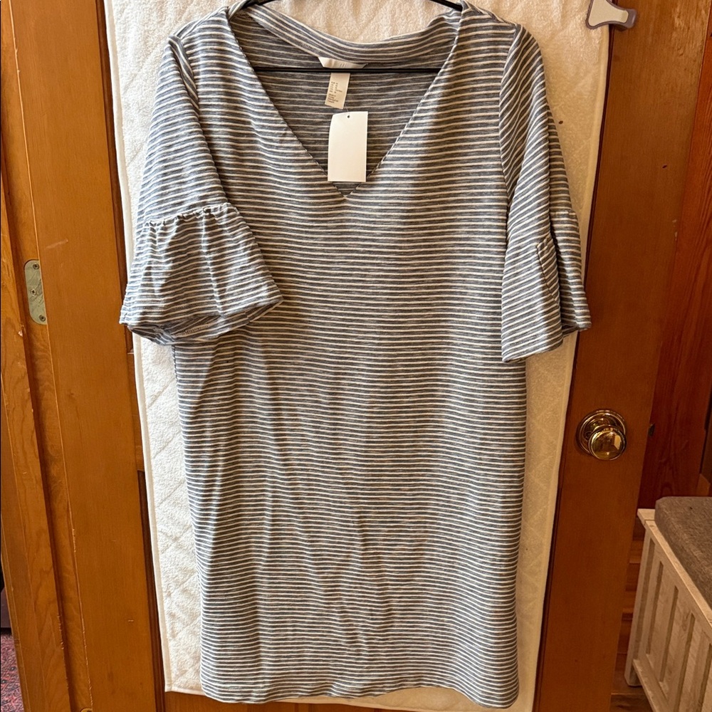H&M Gray Striped V-Neck Dress